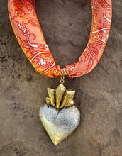Corazón Seda Necklace