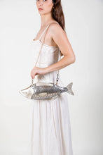 Pescado Crossbody